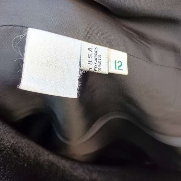 Vintage Austin Reed Petite Women's Black Wool Blazer with Gold Buttons_12 - Picture 8 of 9